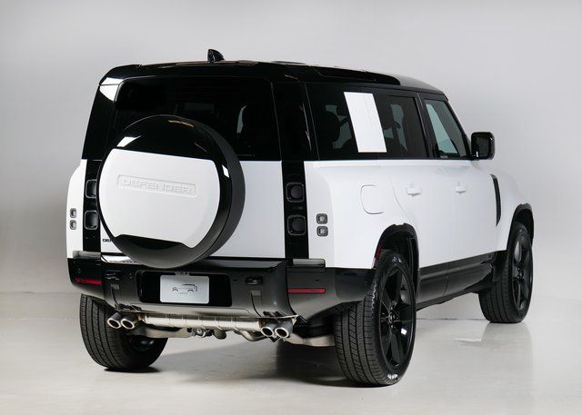 2025 Land Rover Defender 110 V8 photo 2