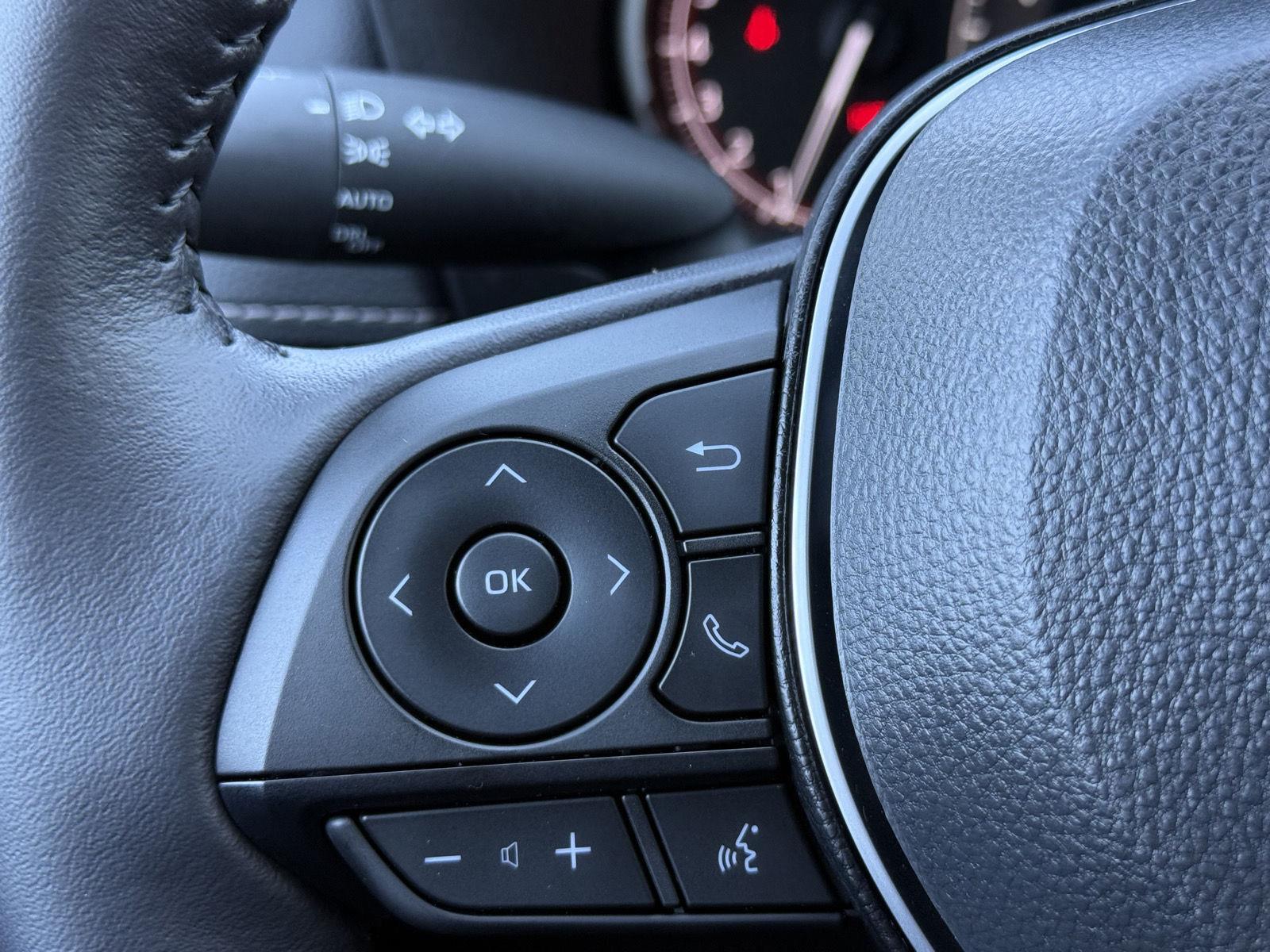 2025 Toyota RAV4 XLE photo 17