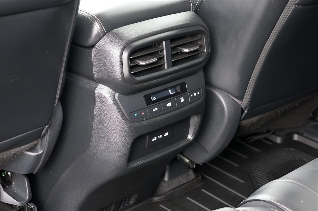 2024 Honda Pilot Touring photo 3
