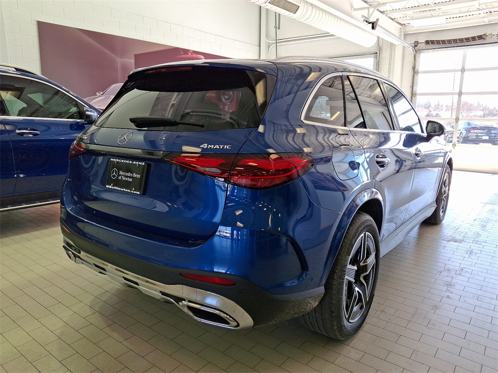 2025 Mercedes Benz GLC 350e 4MATIC photo 4