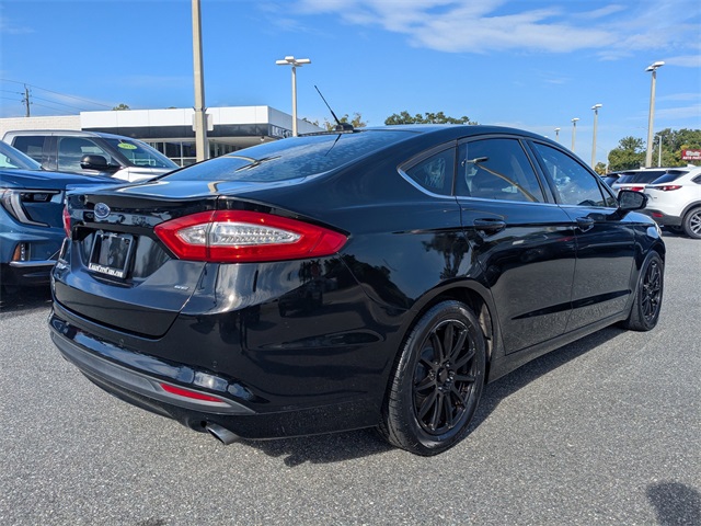 2016 Ford Fusion SE photo 3
