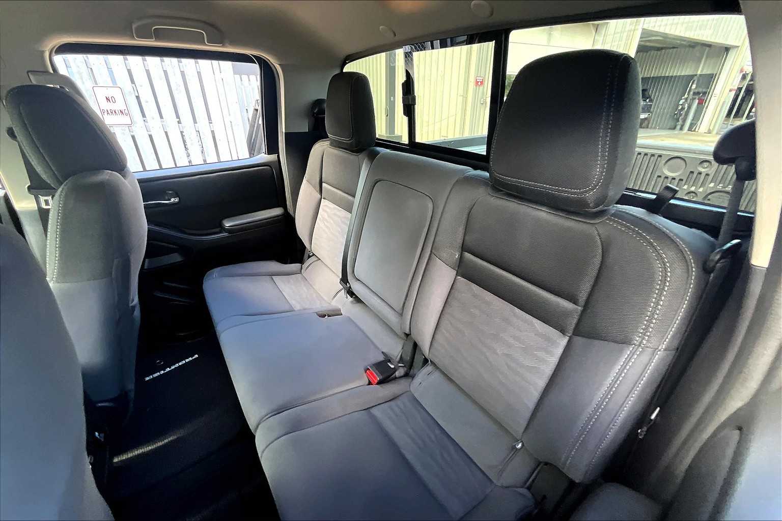 2024 Nissan Frontier SV photo 16