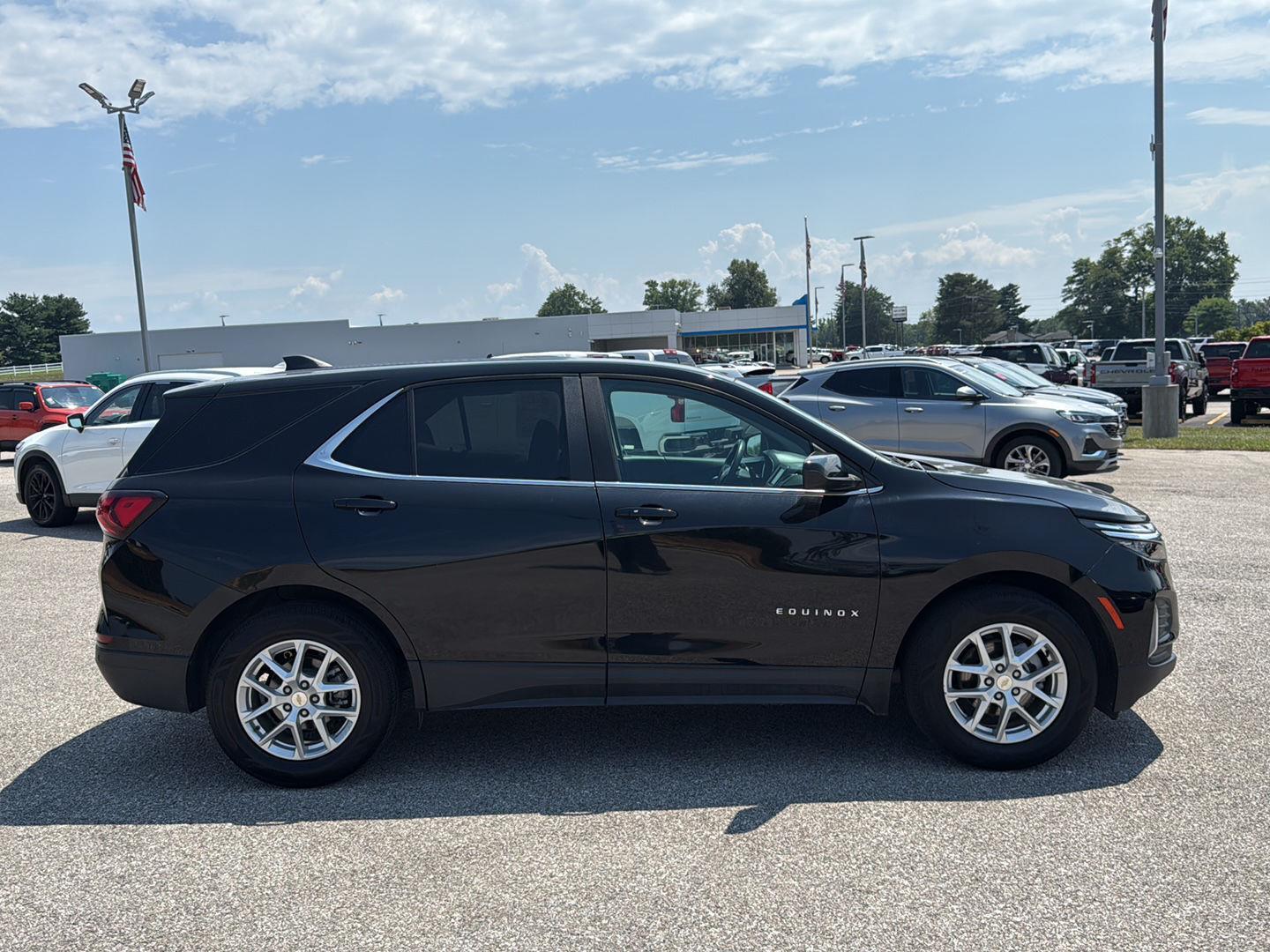 2022 Chevrolet Equinox LT photo 3