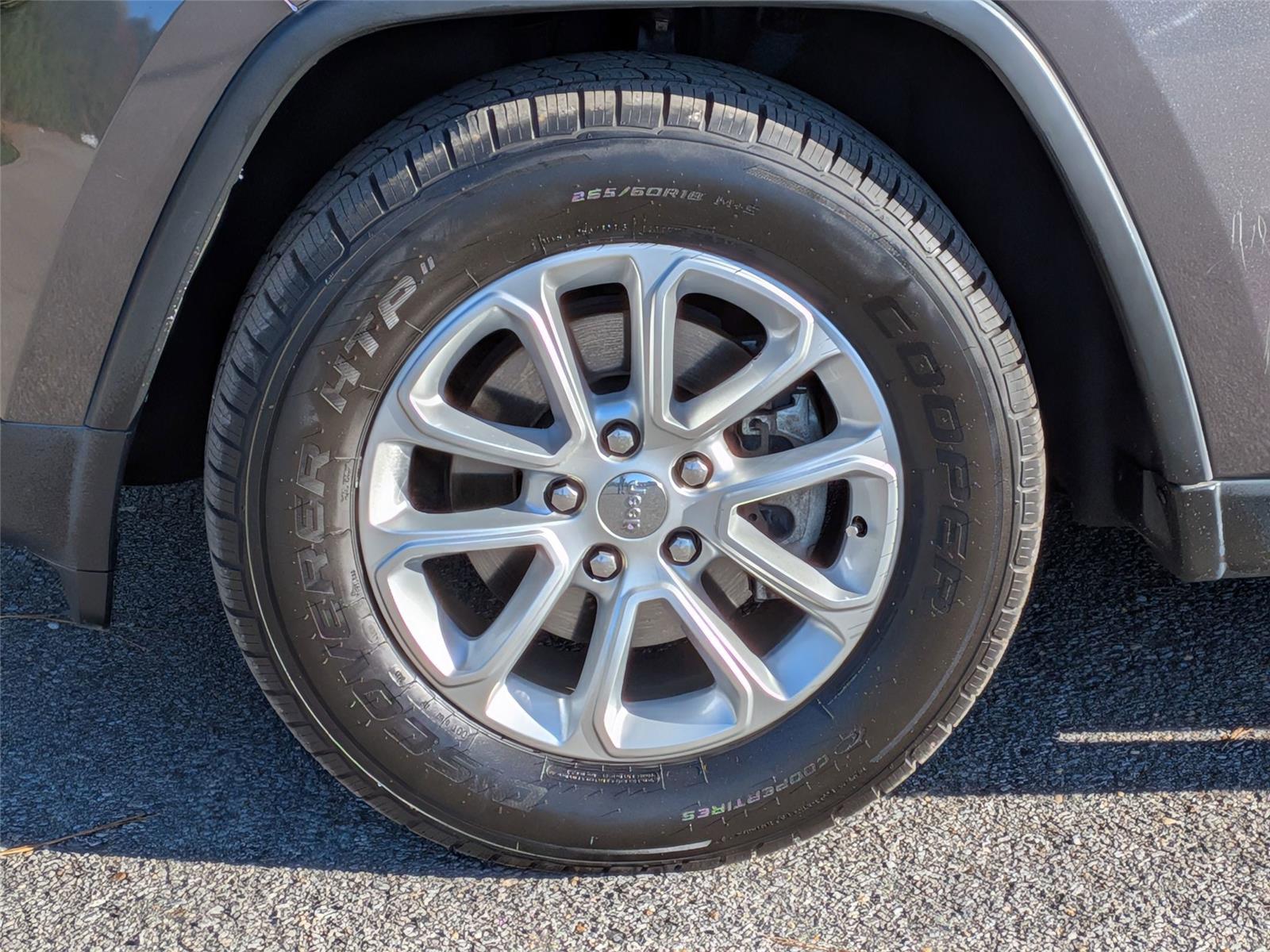 2014 Jeep Grand Cherokee Laredo photo 3