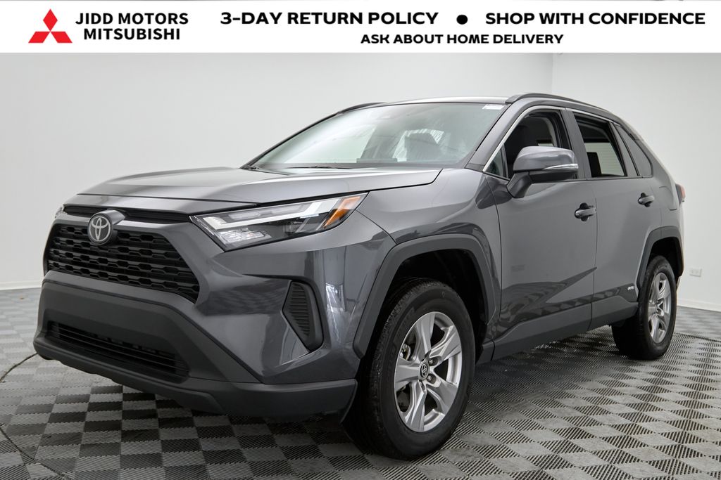 2025 Toyota RAV4 XLE's photo