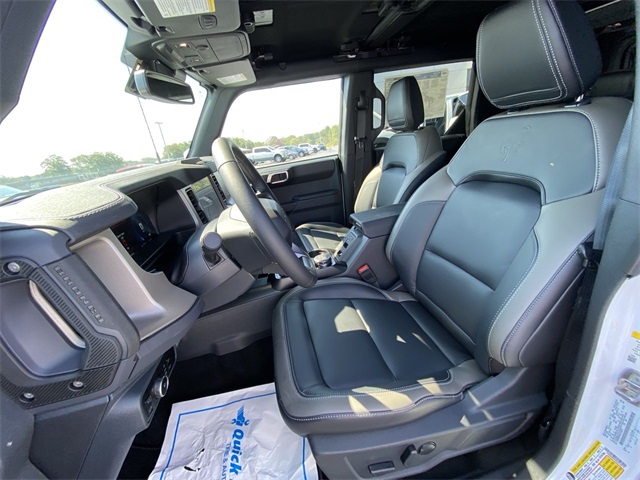 2025 Ford Bronco Outer Banks photo 3