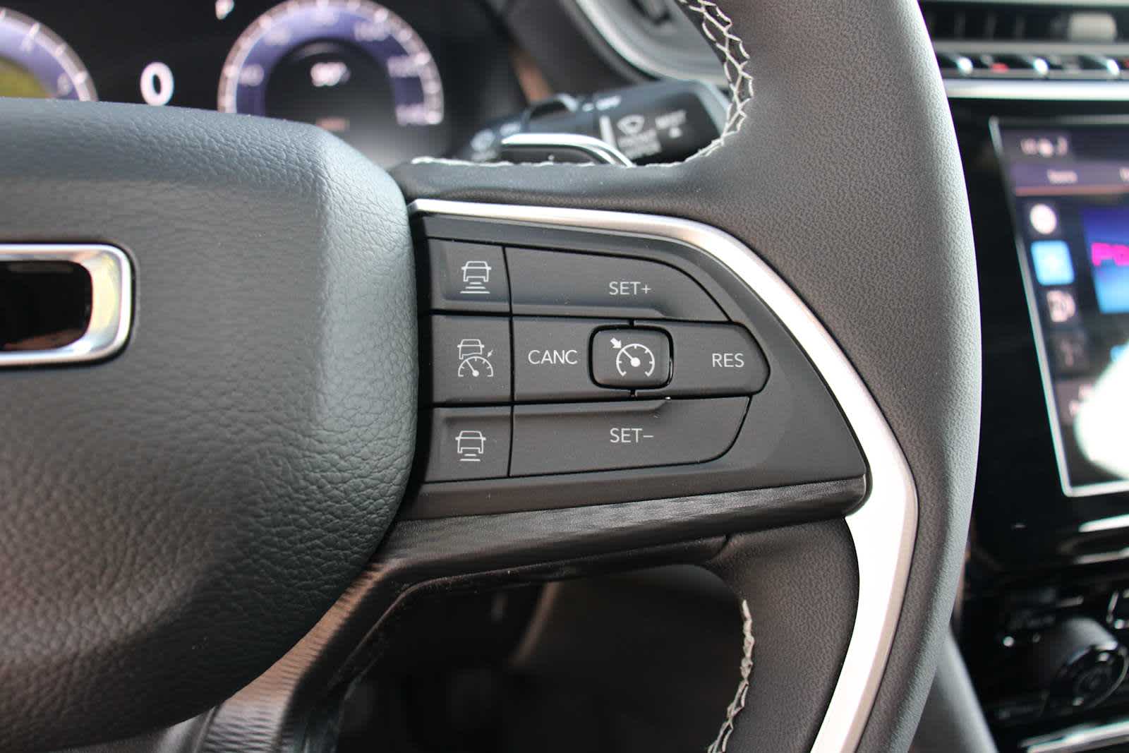 2025 Jeep Grand Cherokee Laredo Altitude photo 13