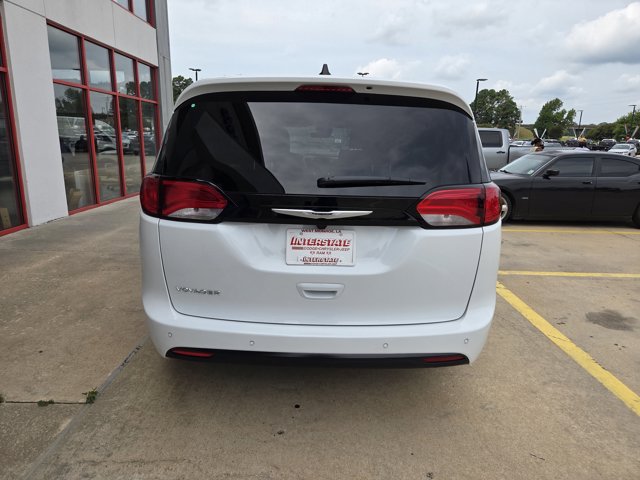 2026 Chrysler Voyager LX photo 4