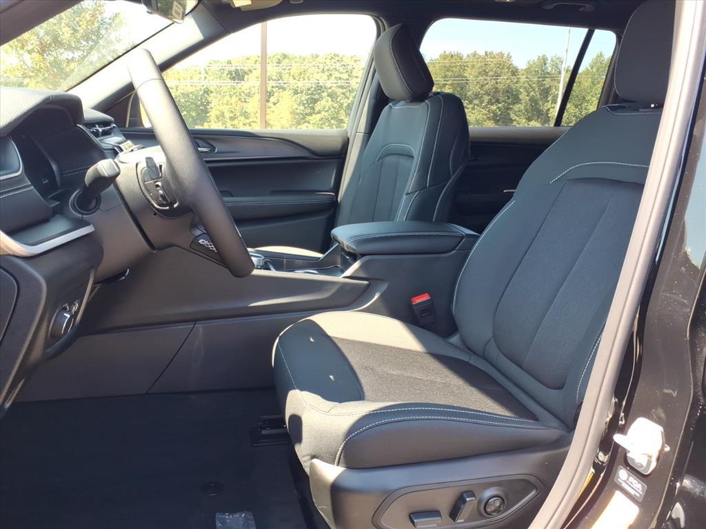 2025 Jeep Grand Cherokee Laredo X photo 5