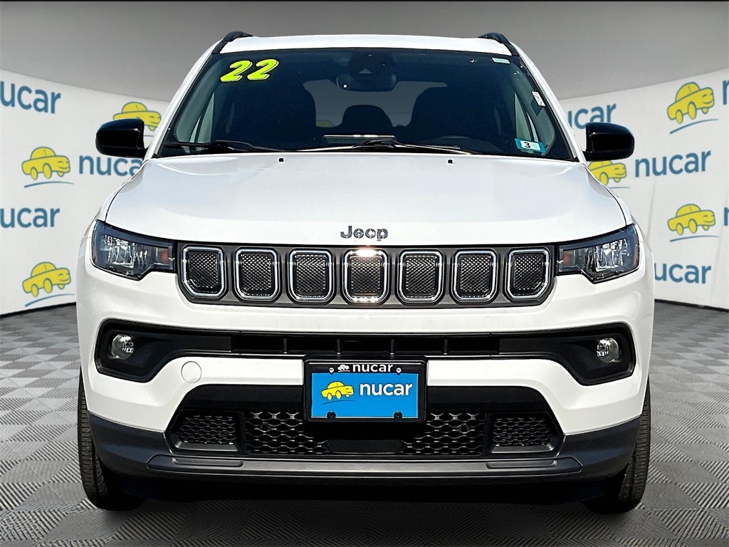 2022 Jeep Compass Latitude Lux photo 2
