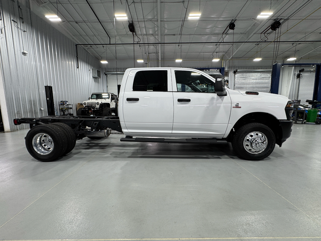 2025 Ram 3500 Tradesman photo 4