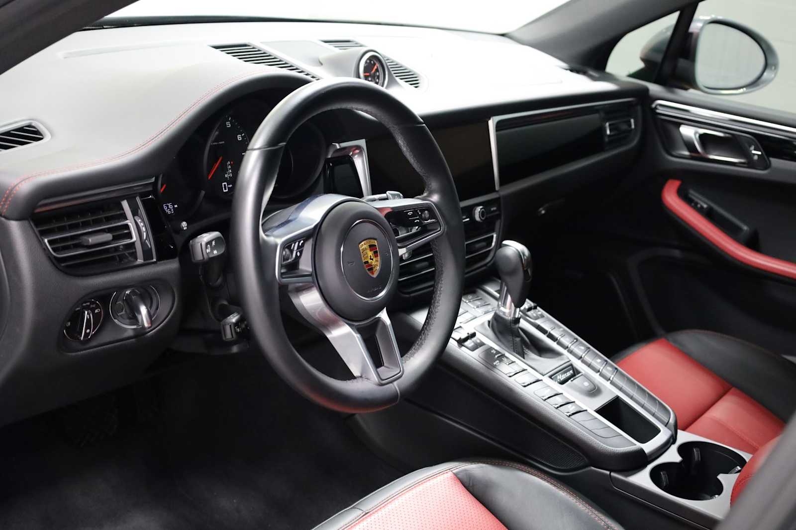 2021 Porsche Macan Base photo 4