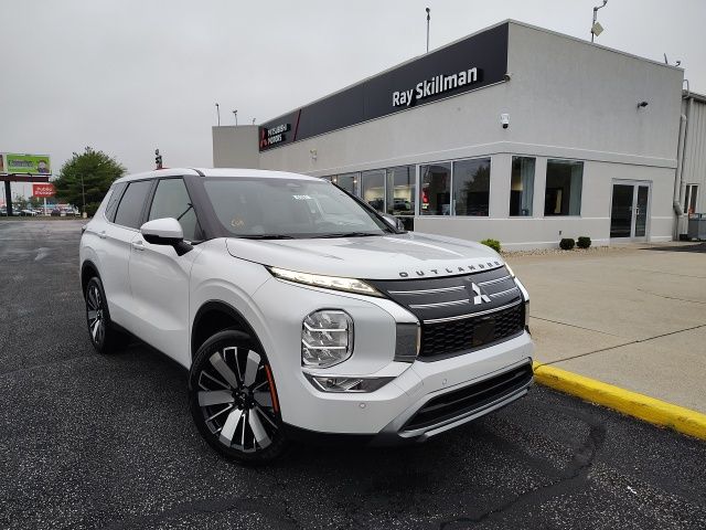 2025 Mitsubishi Outlander SE's photo