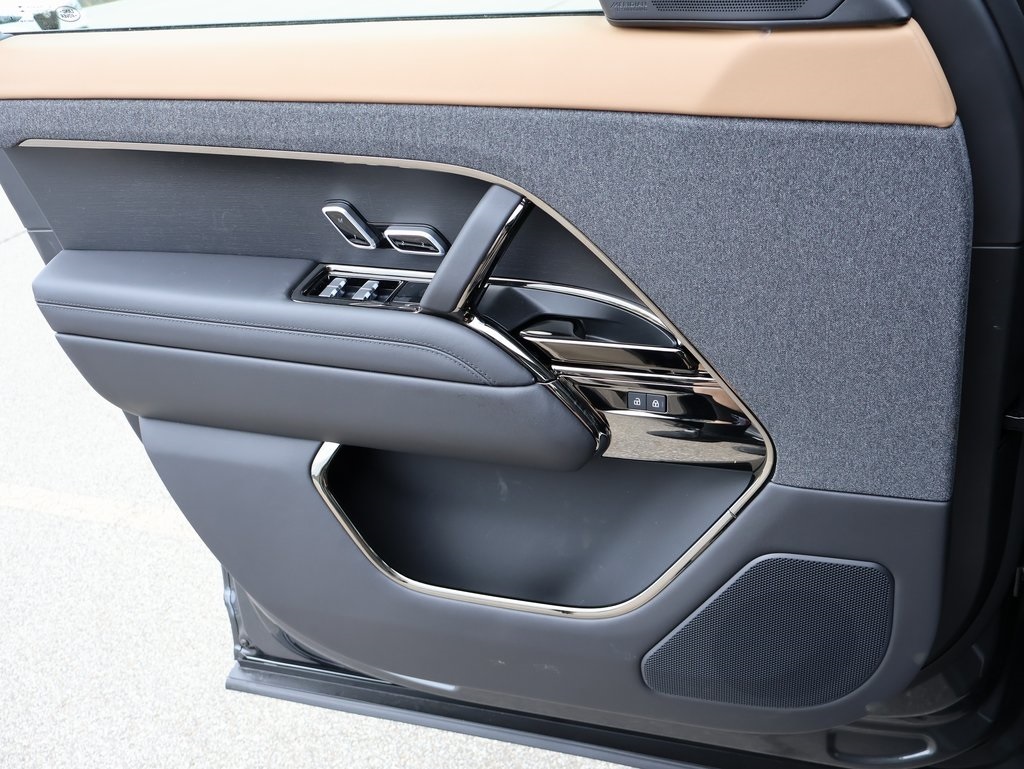 2025 Land Rover Range Rover Sport SE photo 27