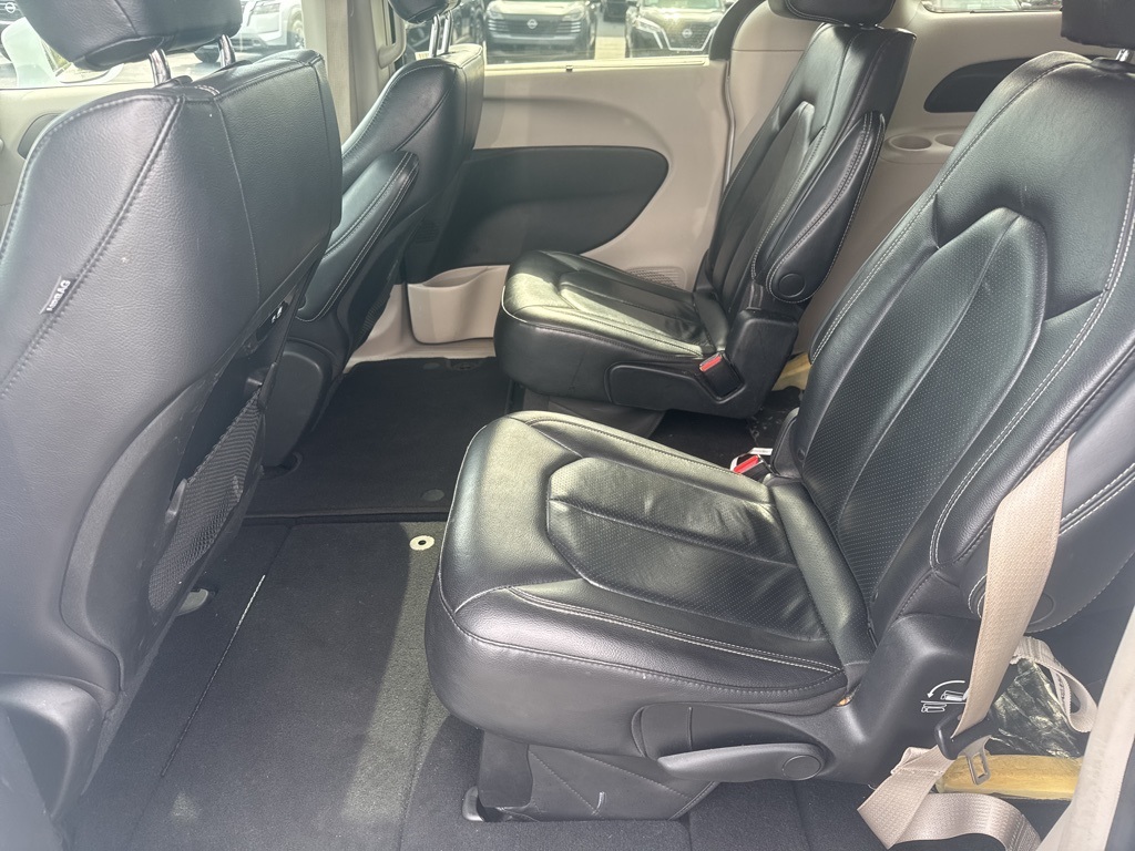 2022 Chrysler Pacifica Touring L photo 4