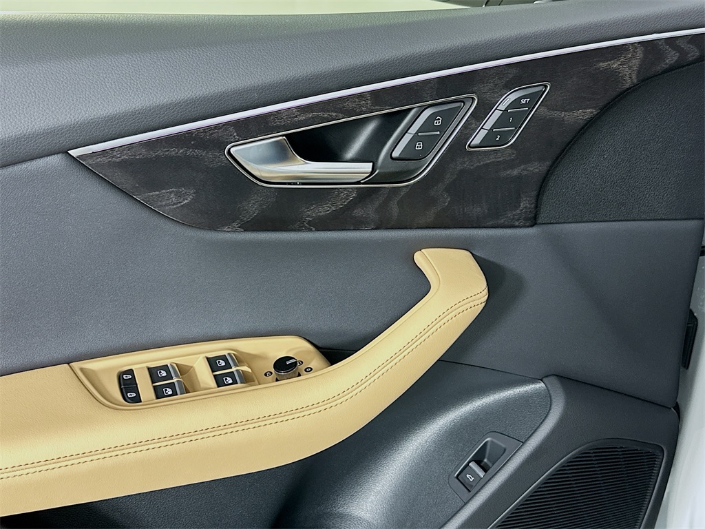 2025 Audi Q8 55 Premium Plus photo 18