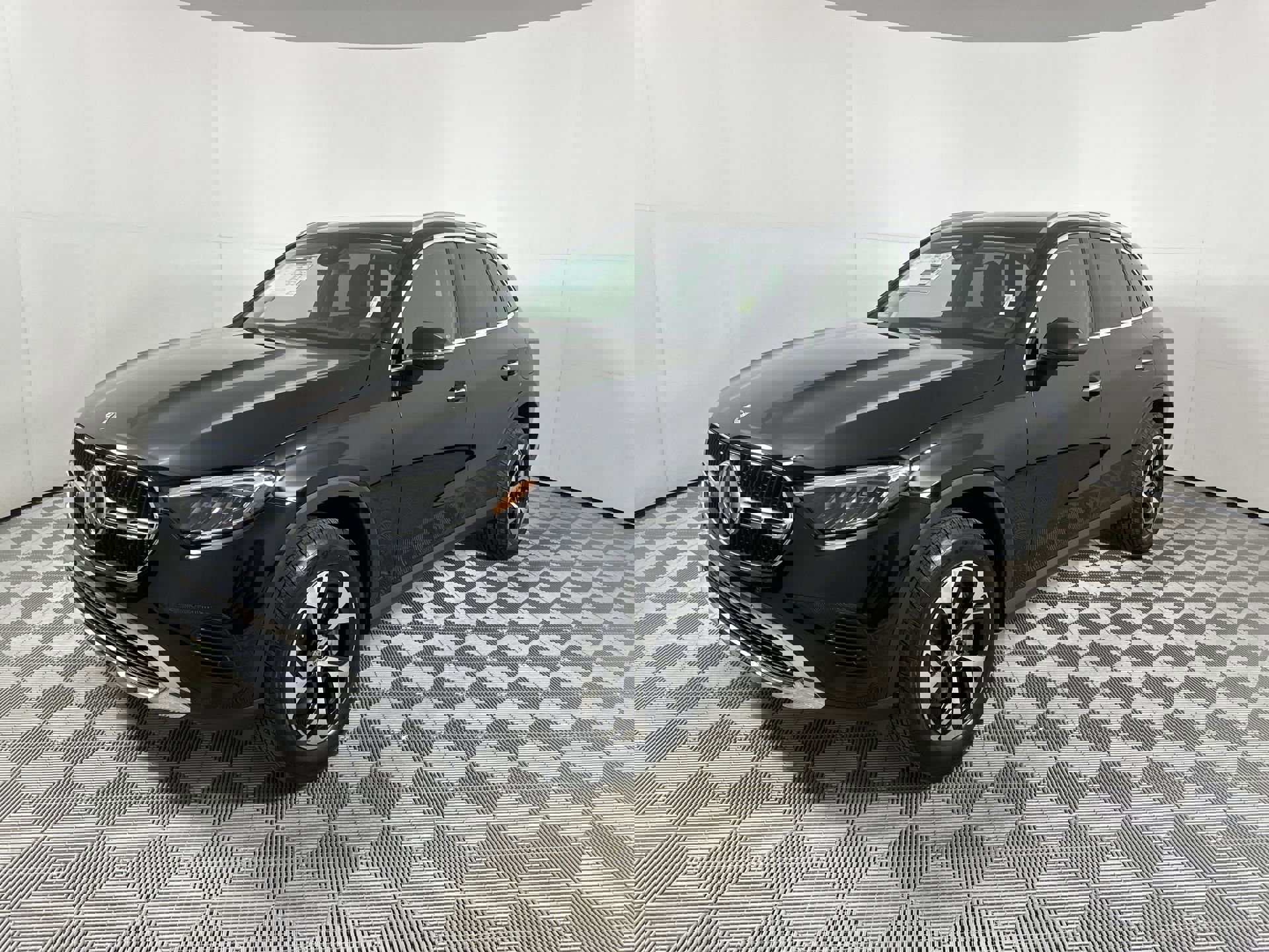 2025 Mercedes Benz GLC 350e 4MATIC photo 4