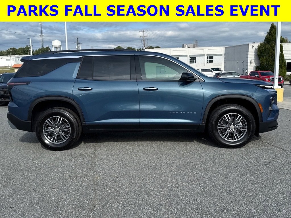 2026 Chevrolet Traverse photo 2