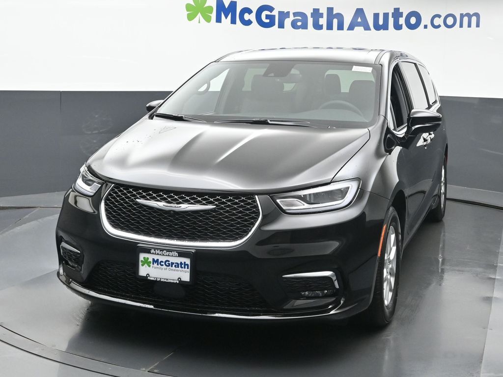 2026 Chrysler Pacifica photo 4