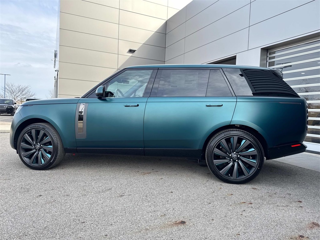 2025 Land Rover Range Rover SV photo 4