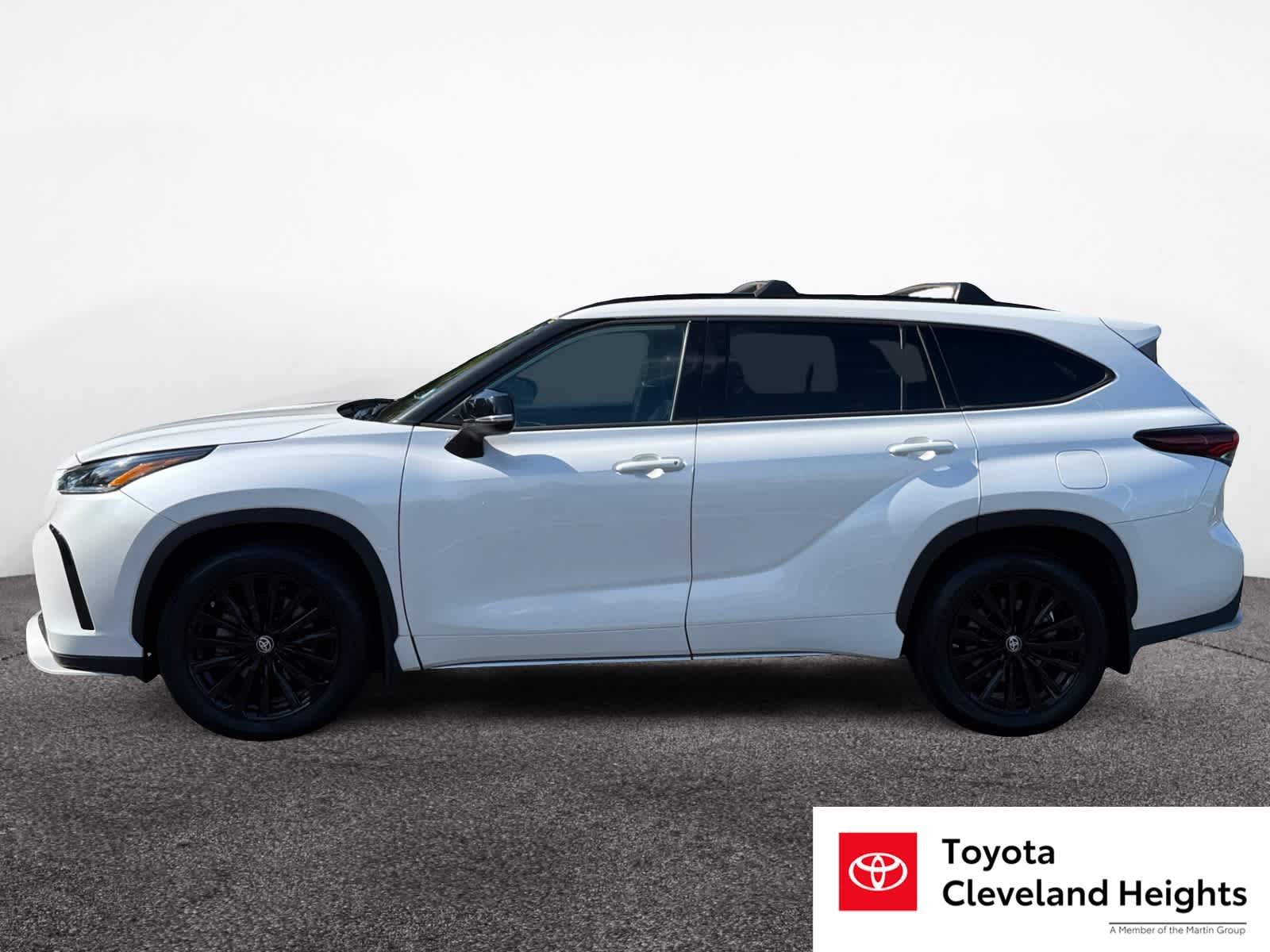 2024 Toyota Highlander XSE photo 2