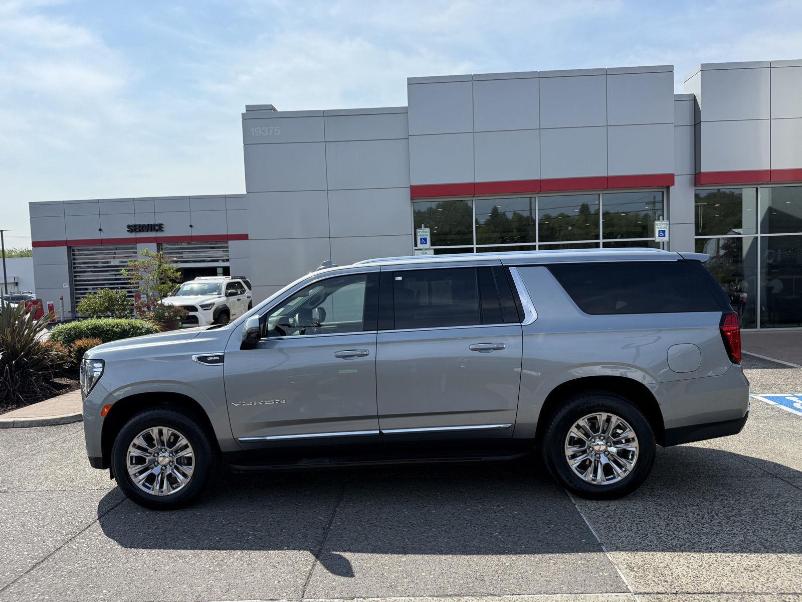 2024 Gmc Yukon XL SLT photo 3