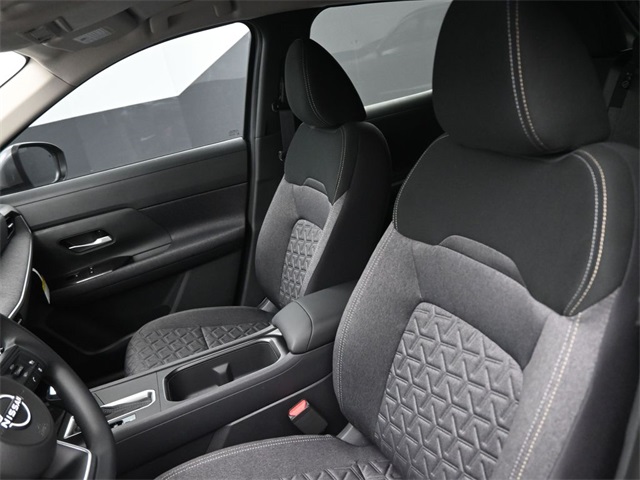 2025 Nissan Kicks SV photo 16