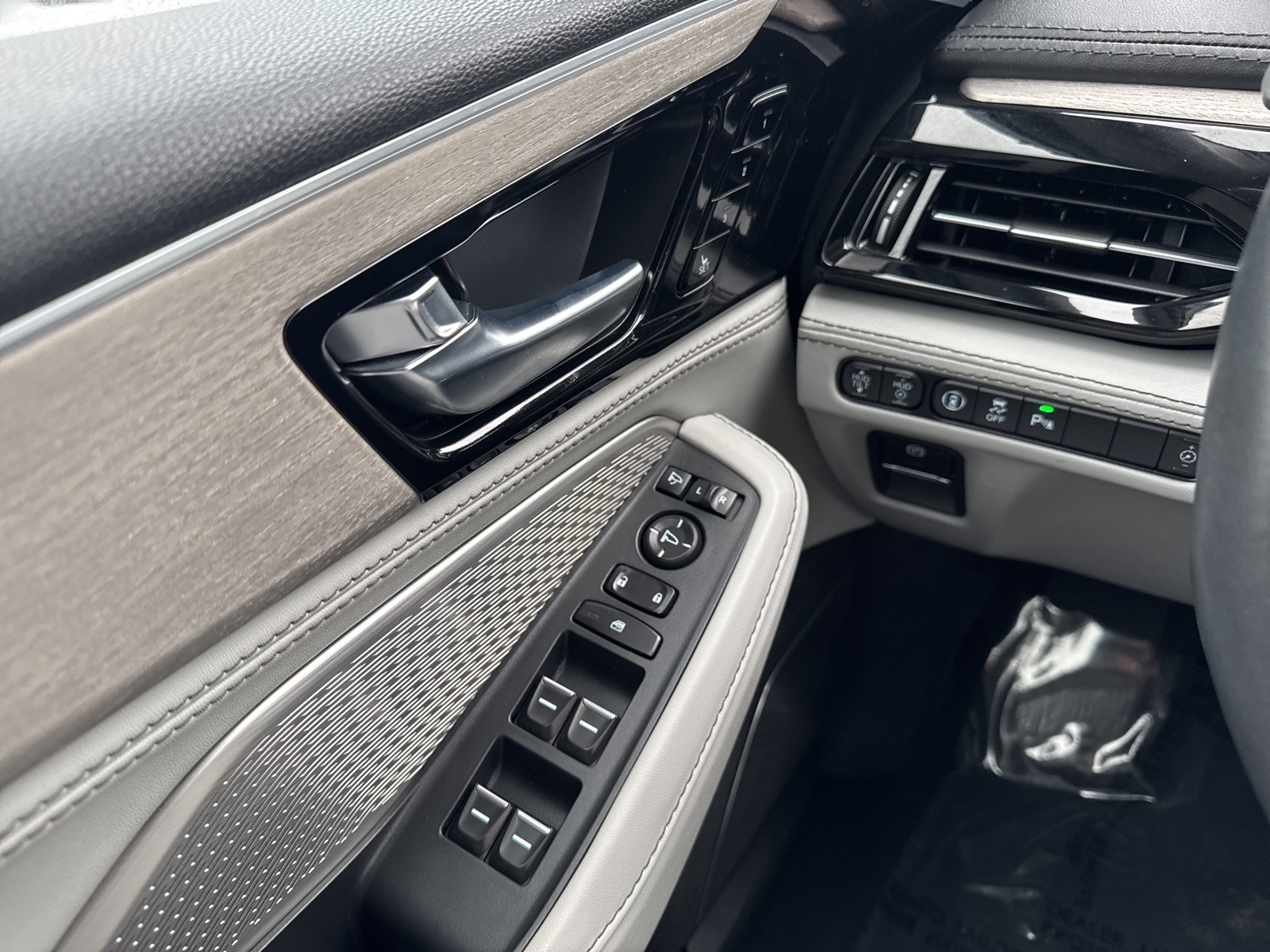 2023 Acura MDX Advance SH-AWD photo 35