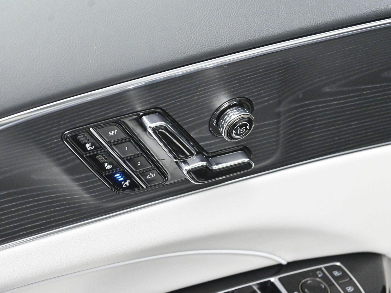 2024 Cadillac Lyriq Luxury photo 10