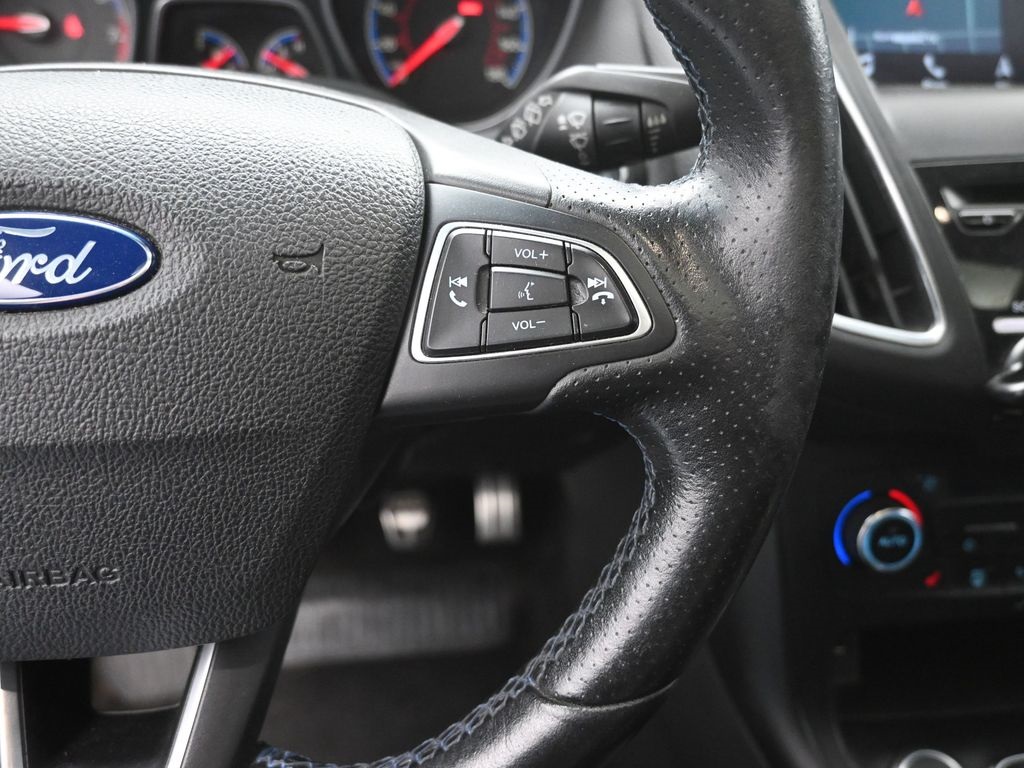 2016 Ford Focus RS photo 2