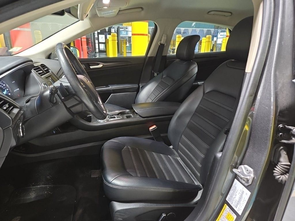 2018 Ford Fusion SE photo 3