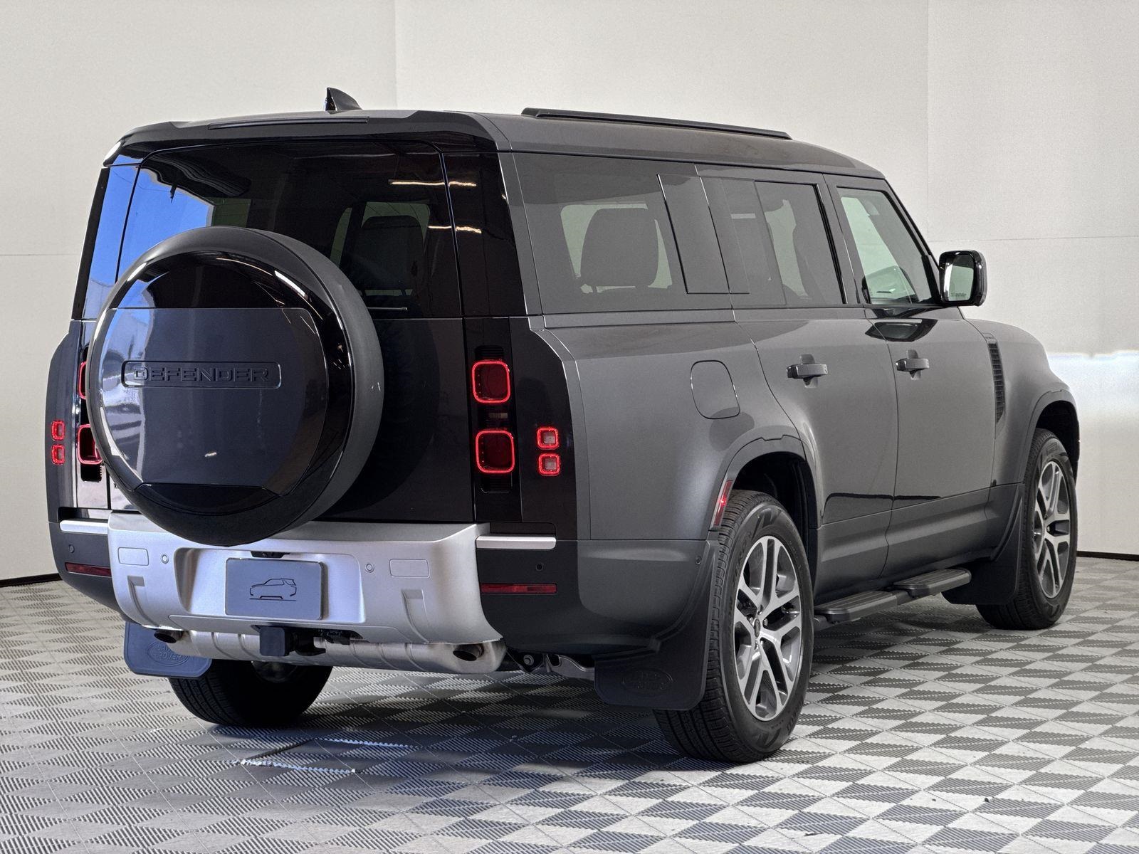 2025 Land Rover Defender 130 S photo 5