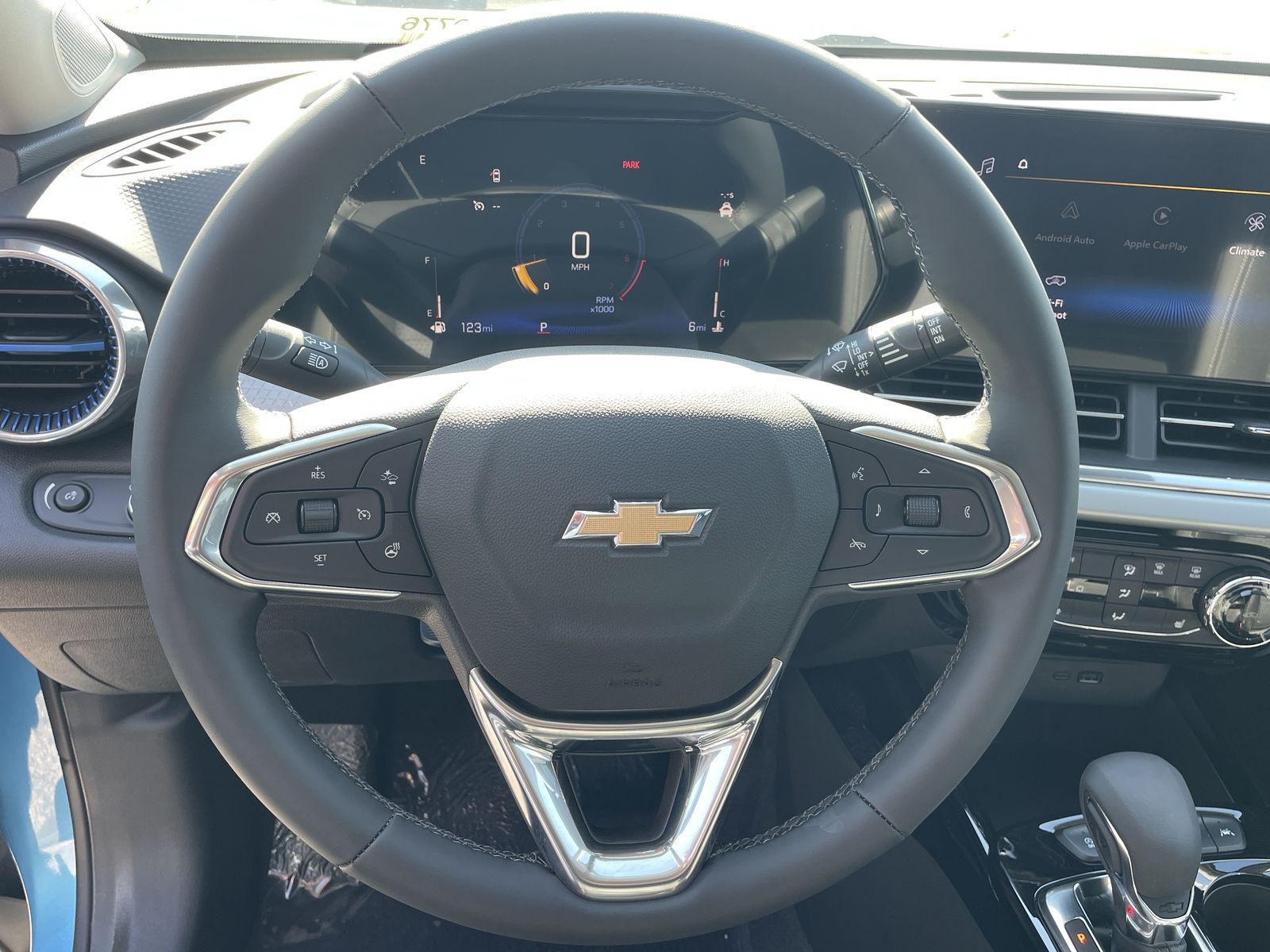 2025 Chevrolet Trax LT photo 10
