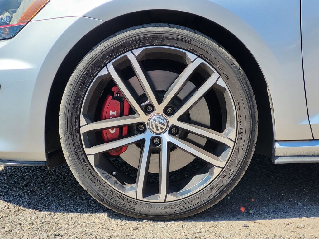 2017 Volkswagen Golf GTI S photo 10