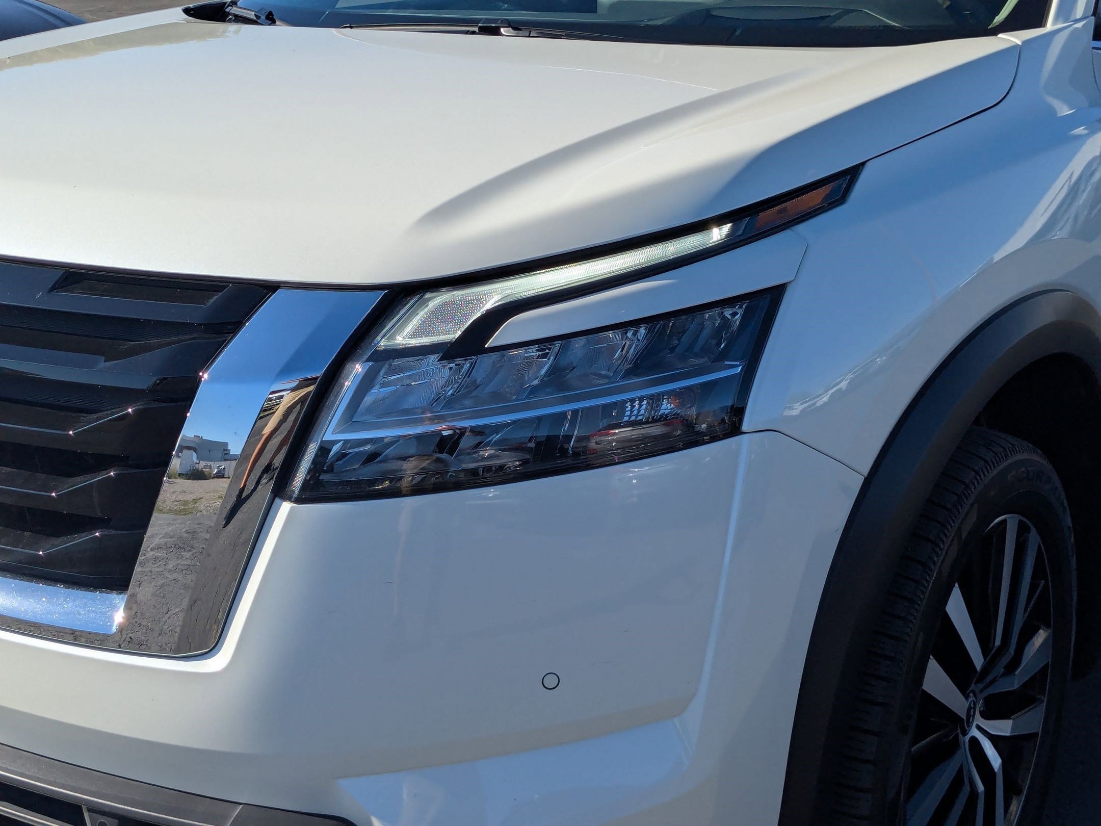 2023 Nissan Pathfinder Platinum photo 9