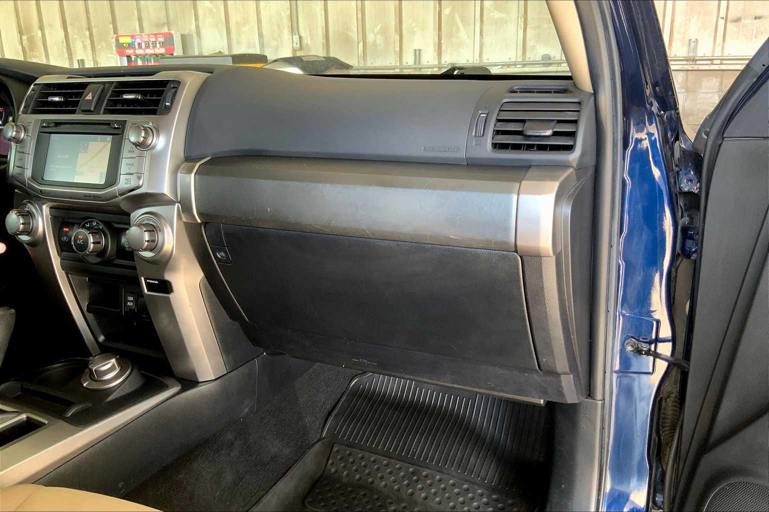2018 Toyota 4Runner SR5 Premium photo 13