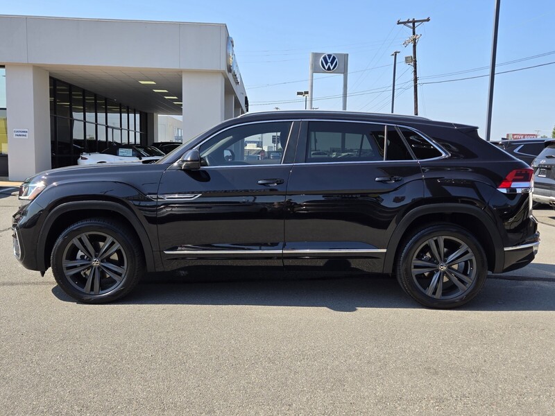 2022 Volkswagen Atlas Cross Sport V6 SEL R-Line photo 4
