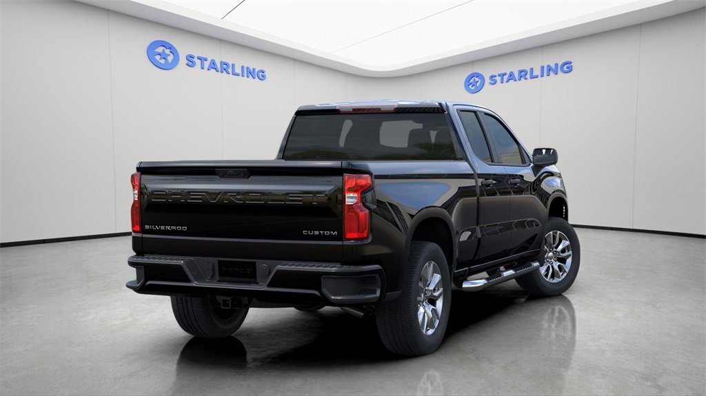 2026 Chevrolet Silverado Custom photo 2