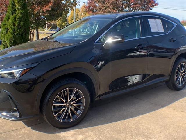 2023 Lexus NX 250 Premium photo 3