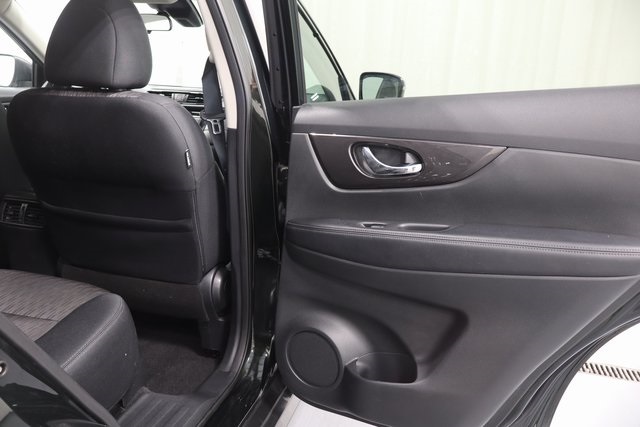 2019 Nissan Rogue SV photo 15