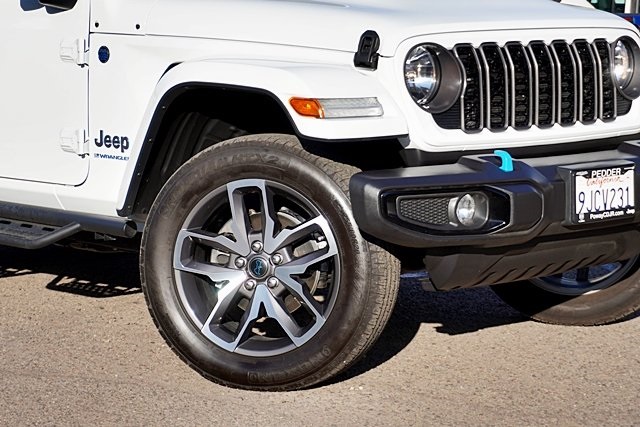 Used 2024 White Jeep Sport S 4xe image 3