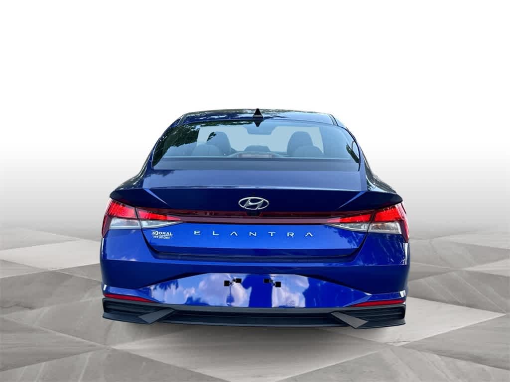 2023 Hyundai Elantra SEL photo 6