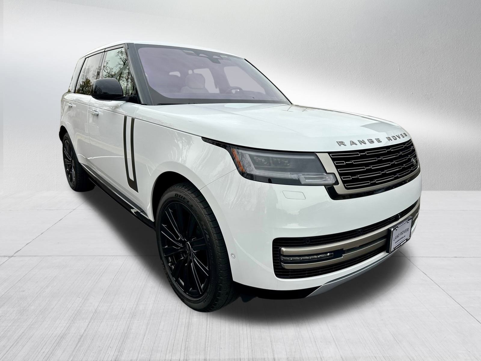 2023 Land Rover Range Rover SE photo 3