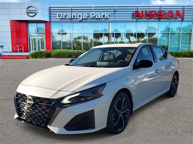 2025 Nissan Altima 2.5 SR photo 3
