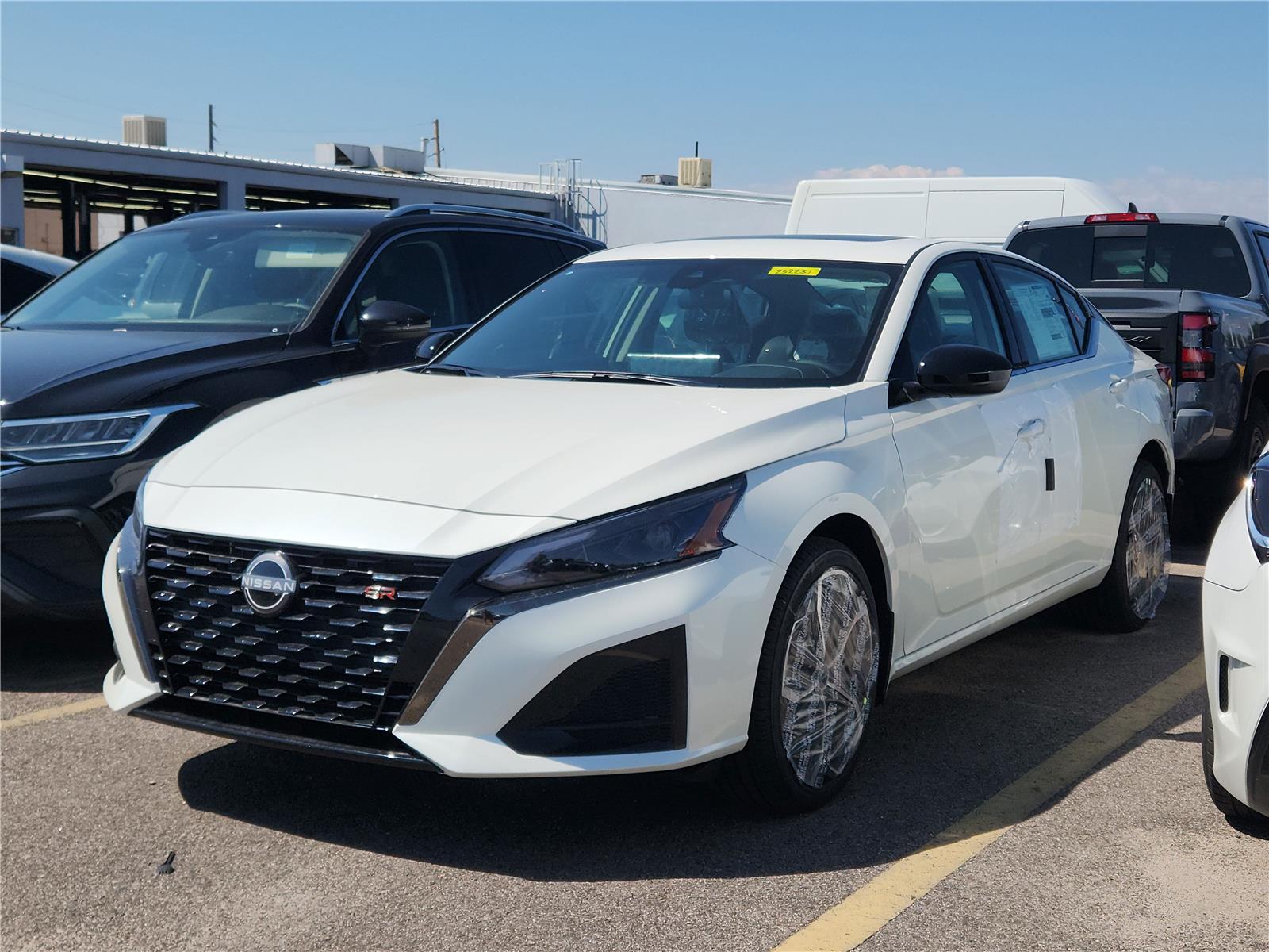 2025 Nissan Altima SR photo 3