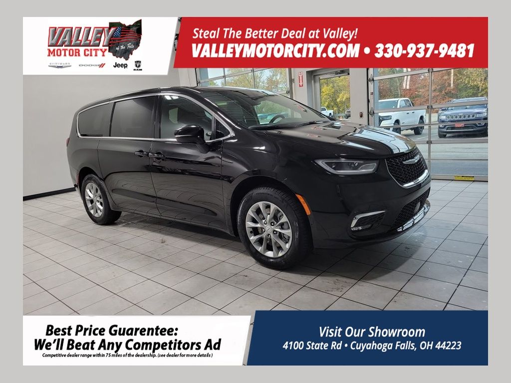 2026 Chrysler Pacifica Select's photo
