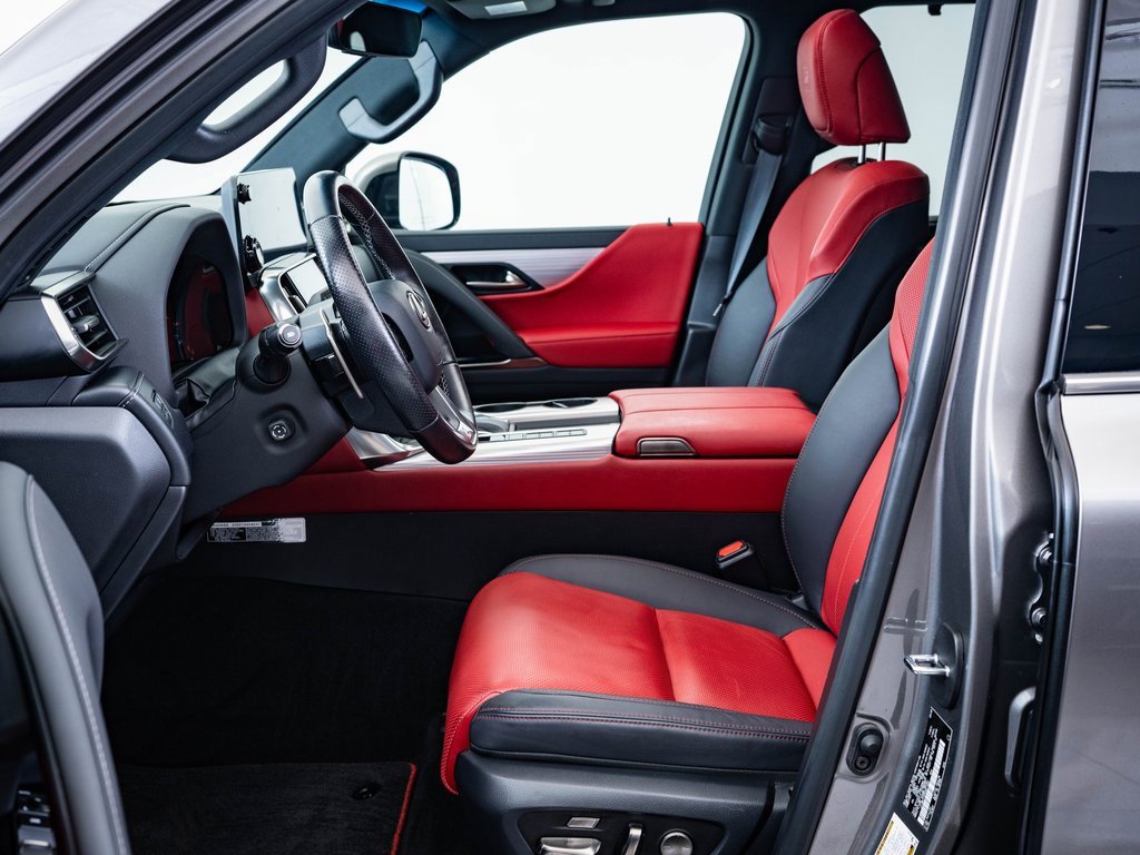 2022 Lexus LX 600 F SPORT photo 4