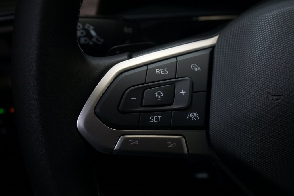 2025 Volkswagen Atlas SEL photo 25