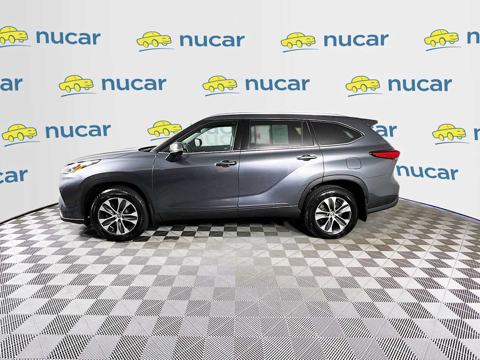 2020 Toyota Highlander XLE photo 4