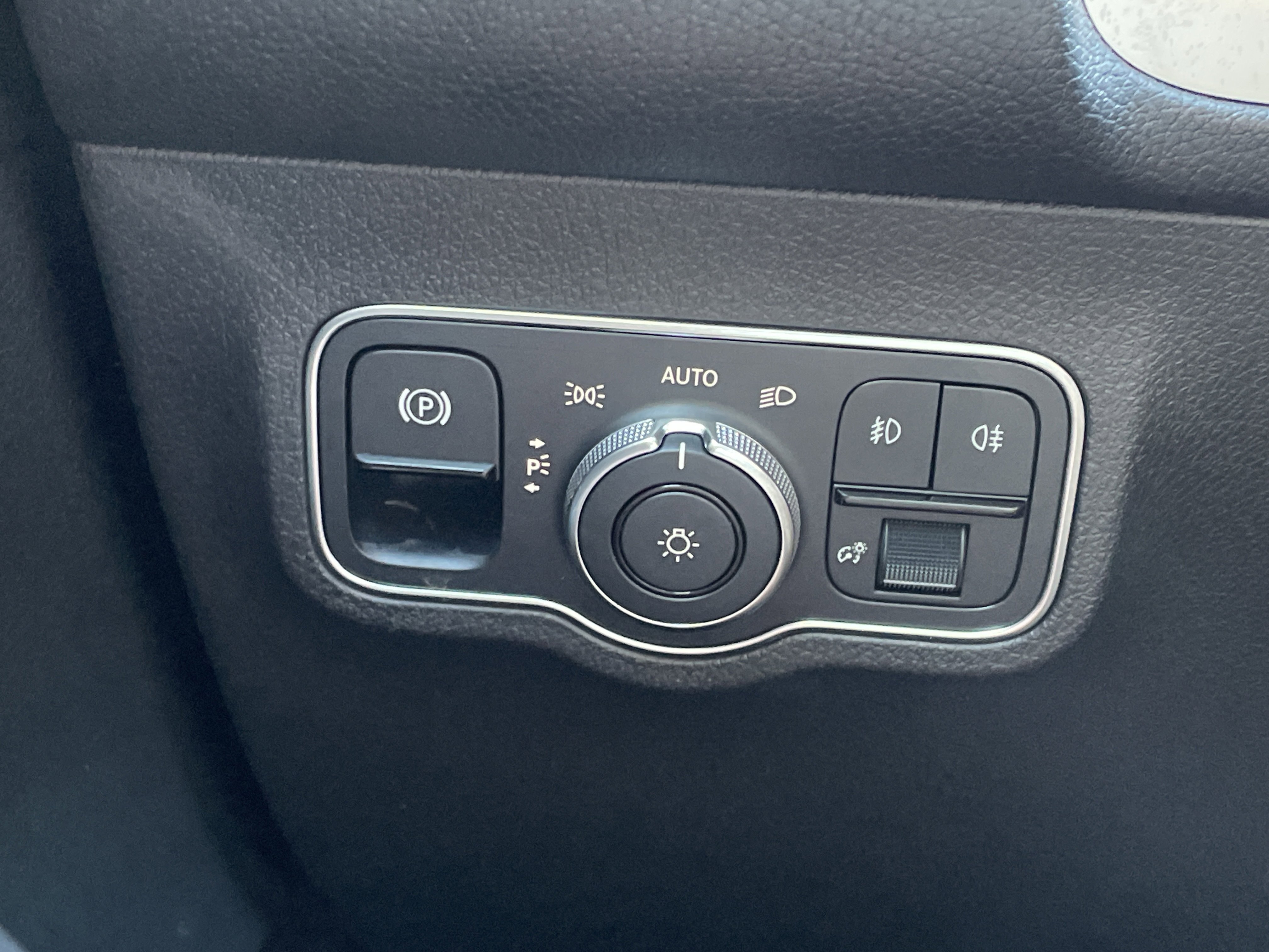 2022 Mercedes Benz GLB 250 photo 4